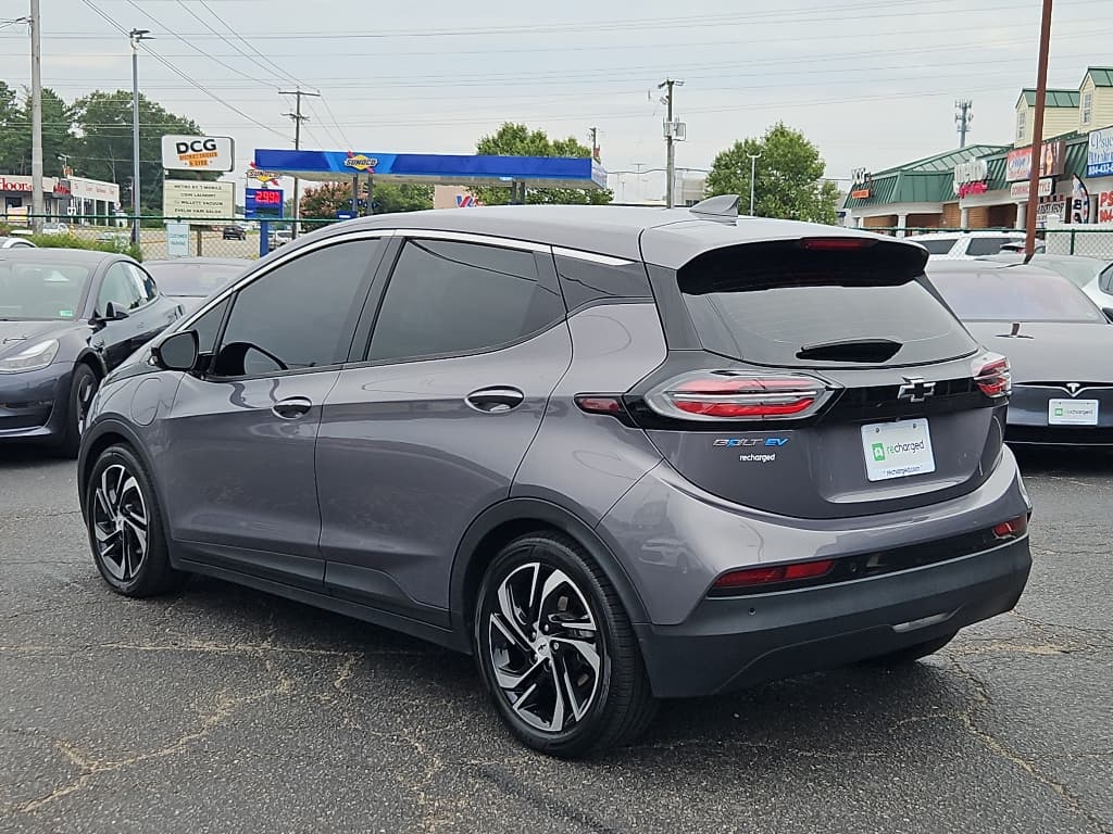 2022 Chevrolet Bolt EV view 2