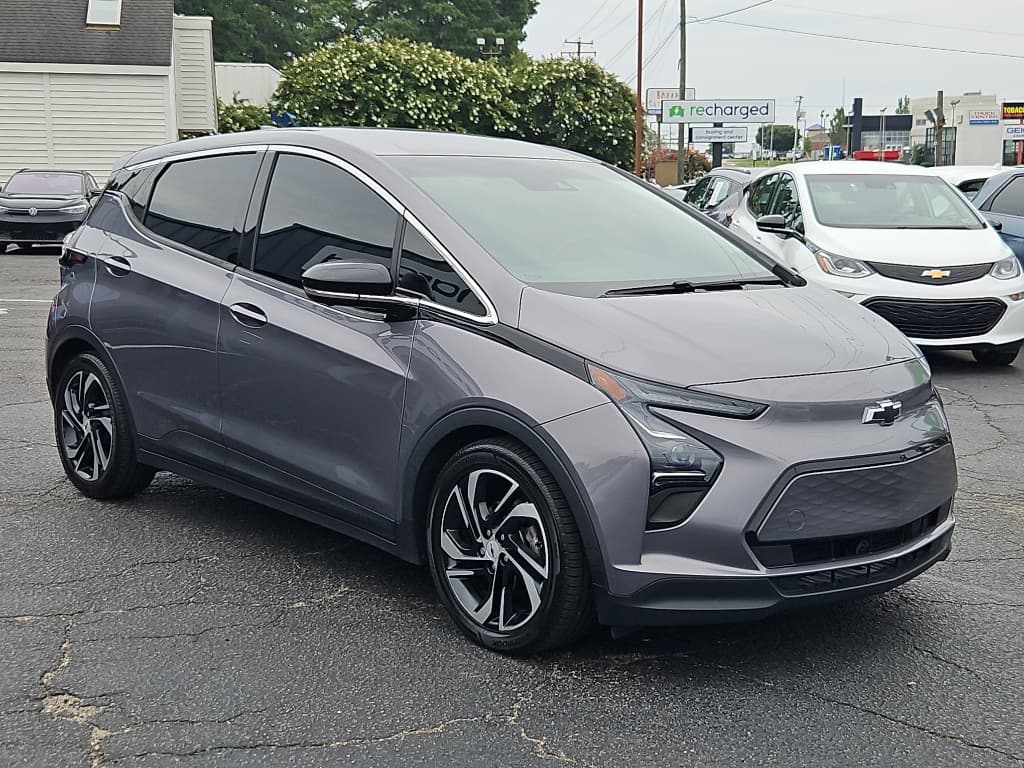 2022 Chevrolet Bolt EV view 4
