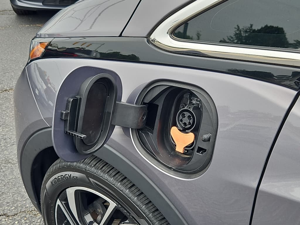 2022 Chevrolet Bolt EV view 5