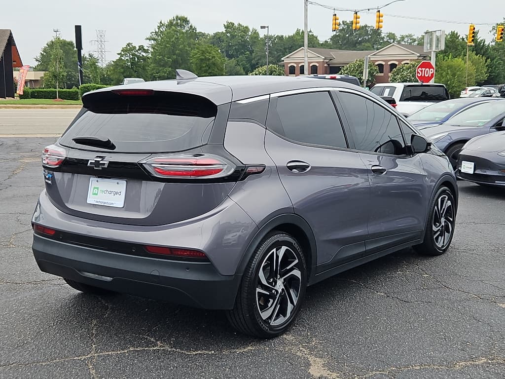 2022 Chevrolet Bolt EV view 3