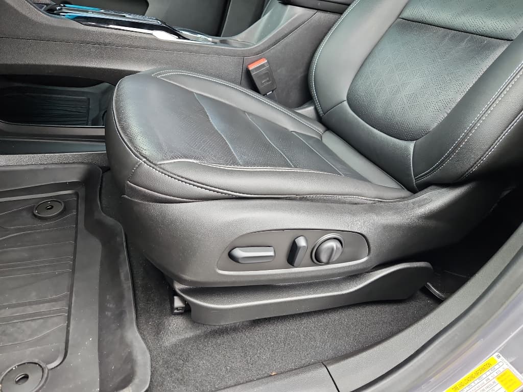 2022 Chevrolet Bolt EV view 7