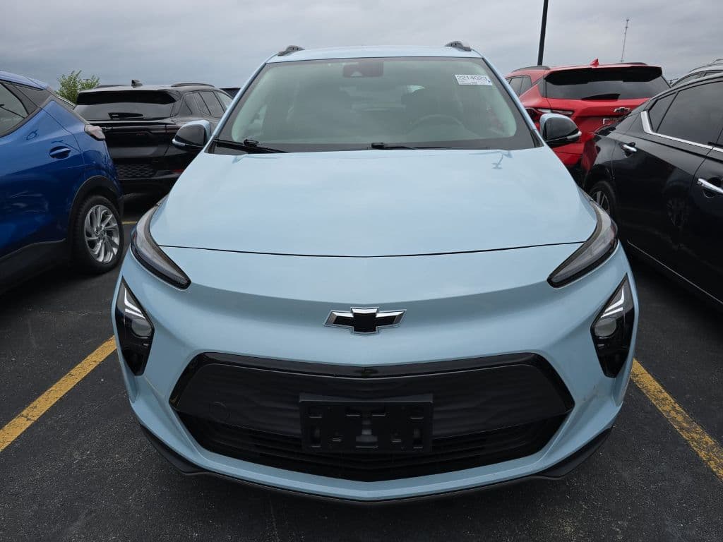 2022 Chevrolet Bolt EUV view 2