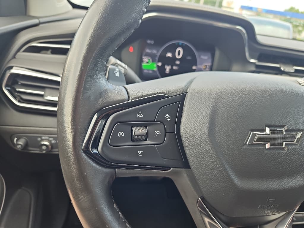 2022 Chevrolet Bolt EUV view 9