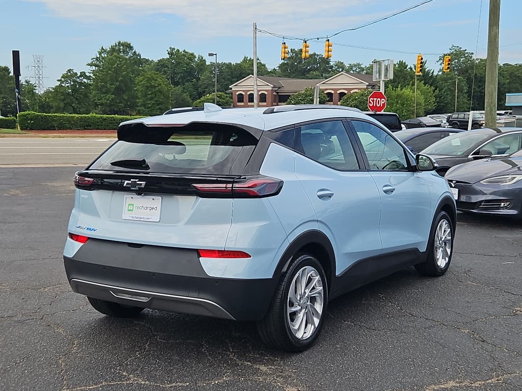 2022 Chevrolet Bolt EUV view 3