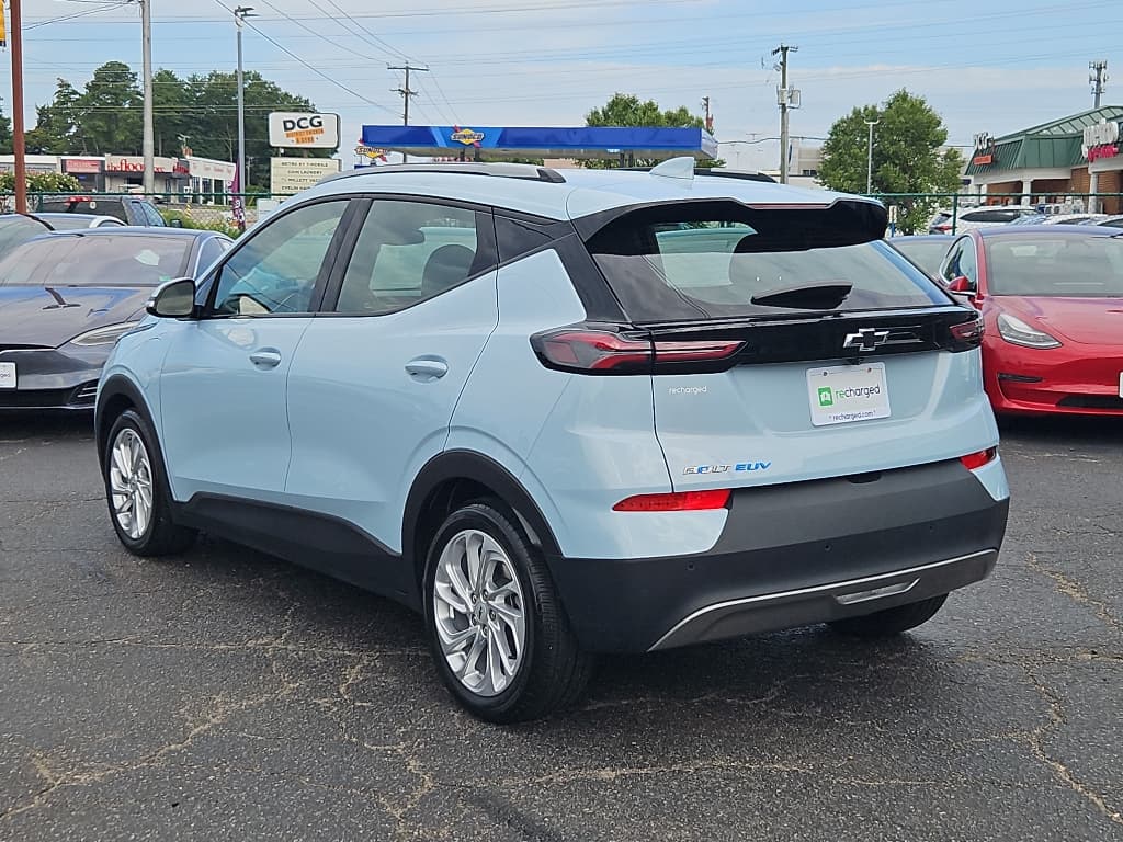 2022 Chevrolet Bolt EUV view 2