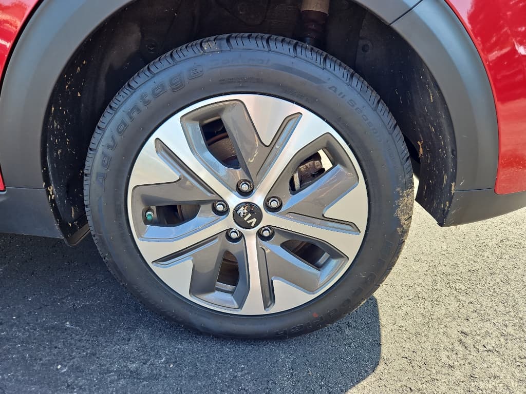 2021 Kia Niro EV view 27