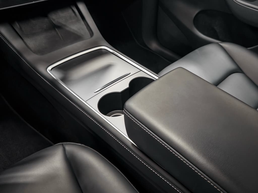 2023 Tesla Model Y view 17
