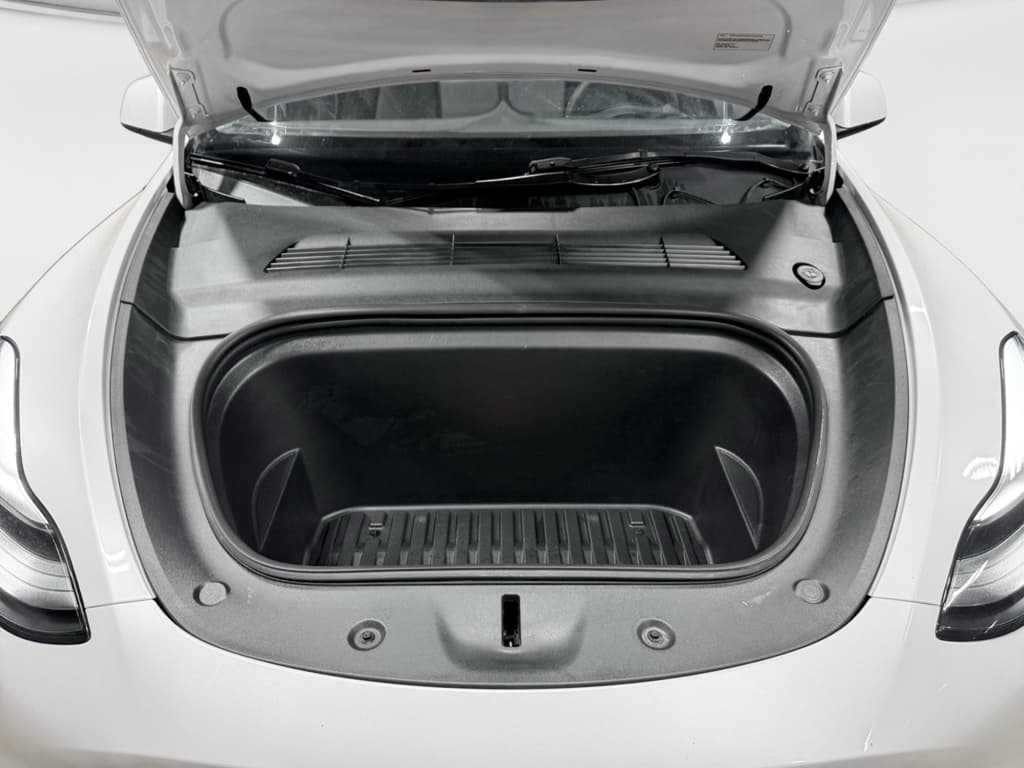 2023 Tesla Model Y view 23