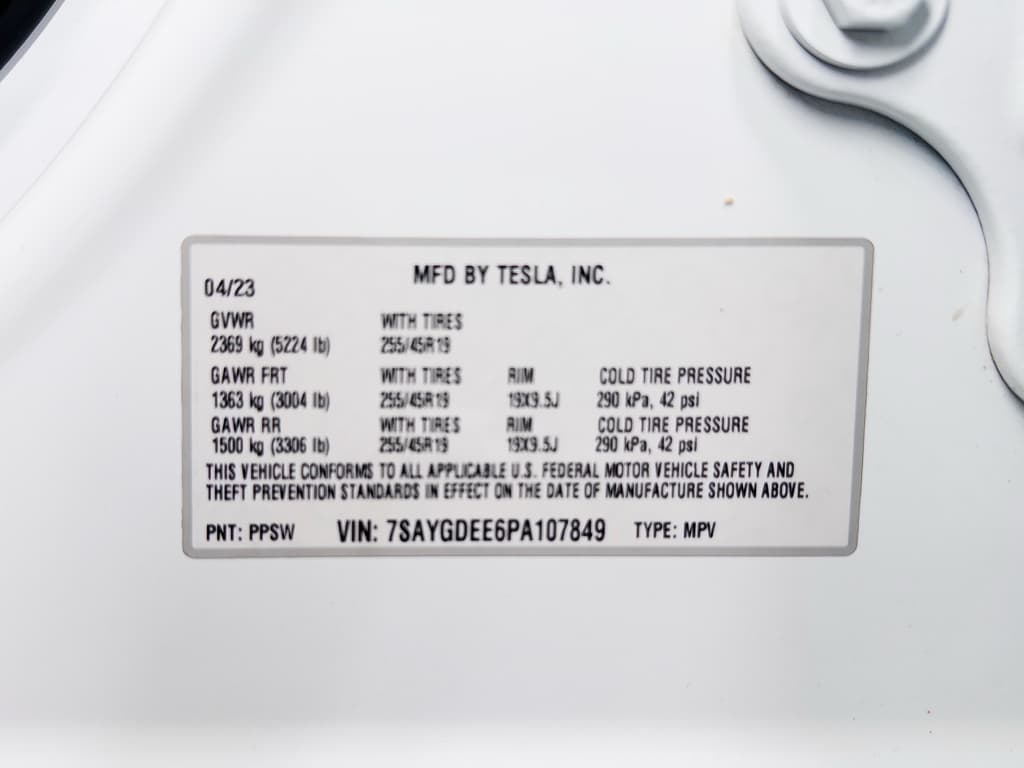 2023 Tesla Model Y view 27