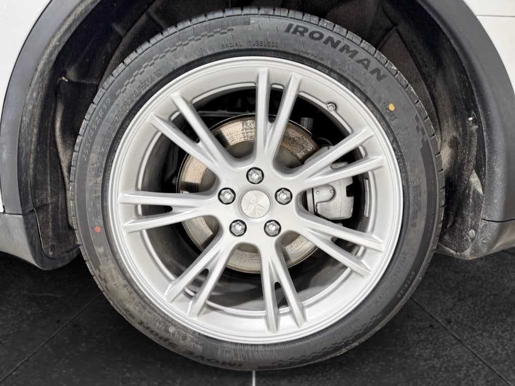 2023 Tesla Model Y view 29