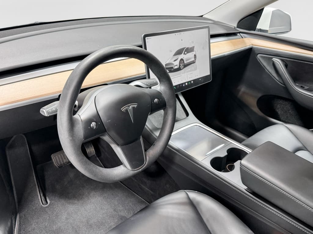 2023 Tesla Model Y view 16