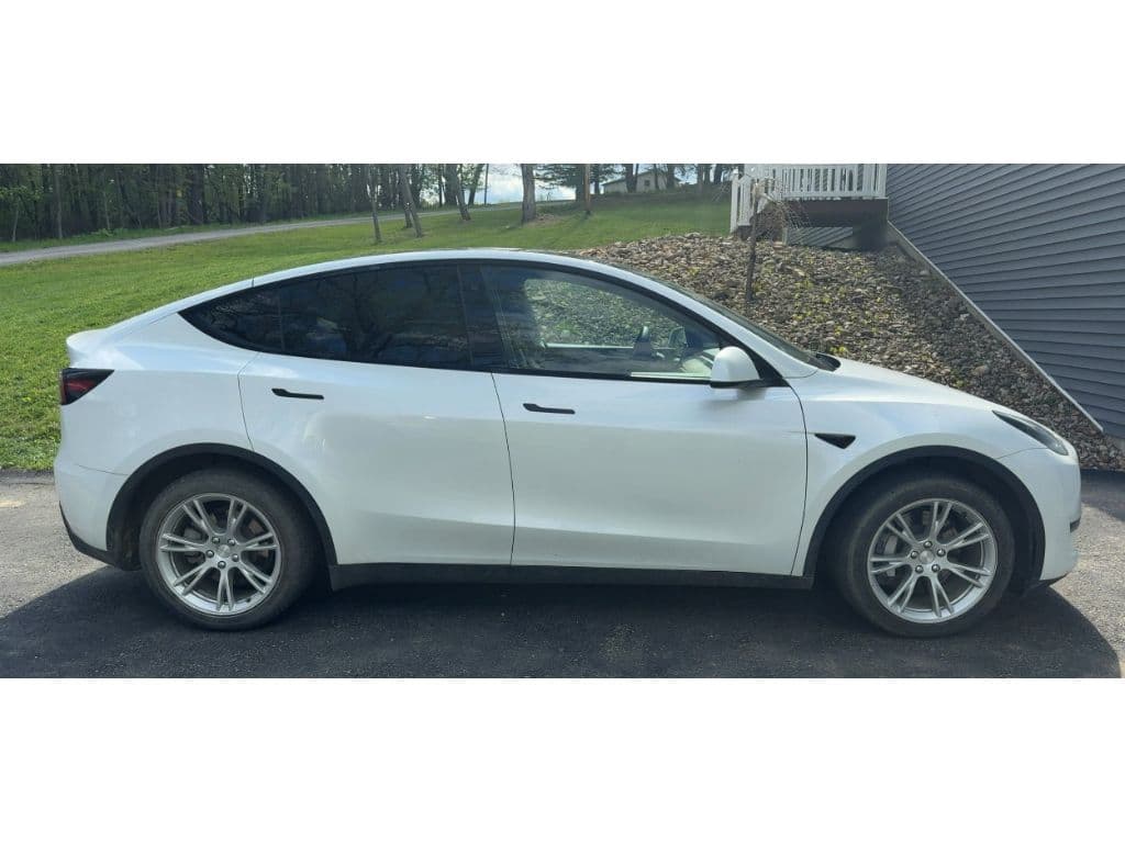 2023 Tesla Model Y view 3