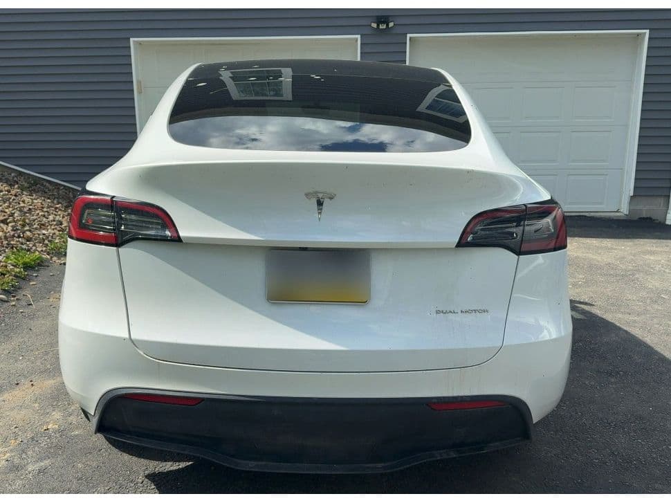 2023 Tesla Model Y view 4