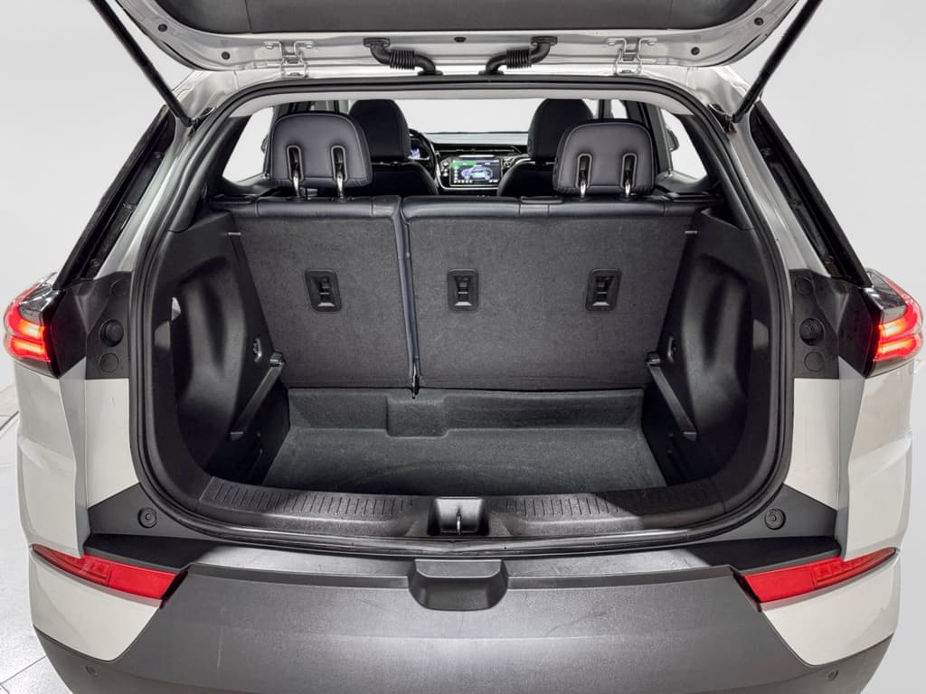 2022 Chevrolet Bolt EUV view 24