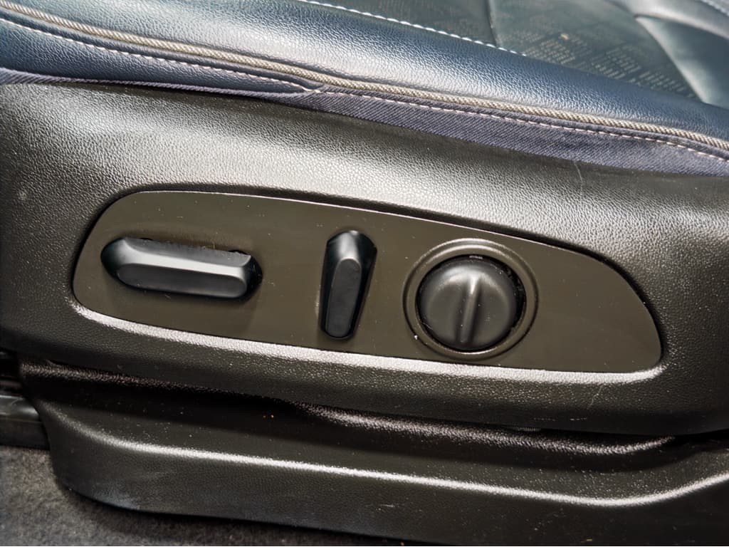 2022 Chevrolet Bolt EUV view 6