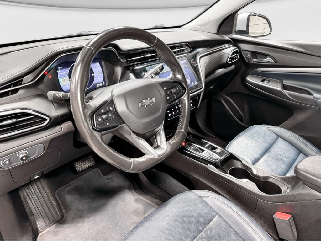 2022 Chevrolet Bolt EUV view 17