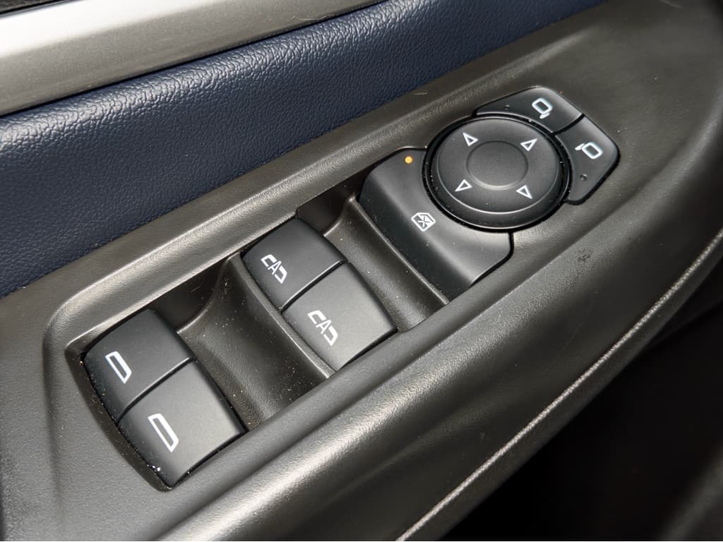 2022 Chevrolet Bolt EUV view 7