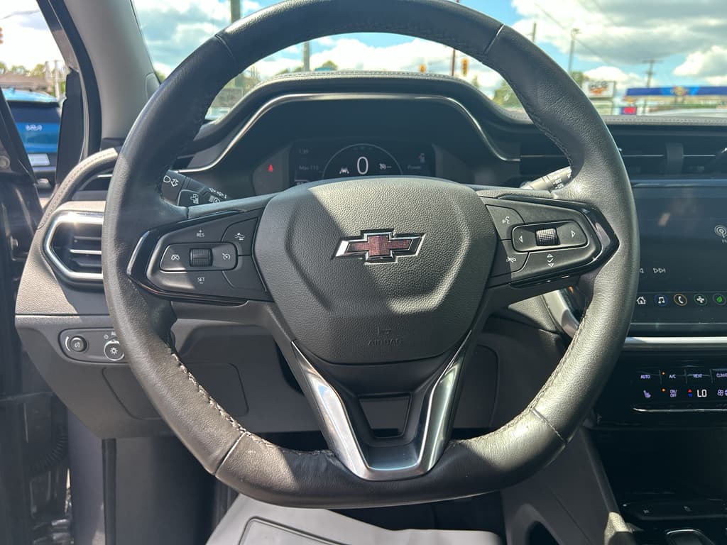 2023 Chevrolet Bolt EUV view 8