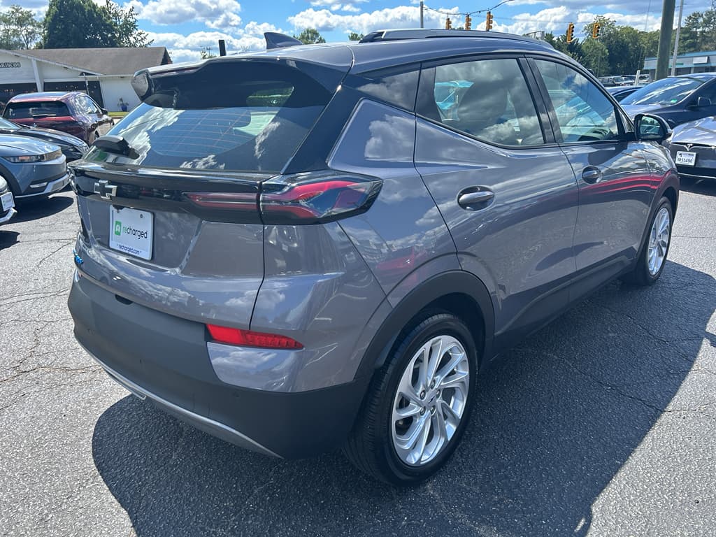 2023 Chevrolet Bolt EUV view 3