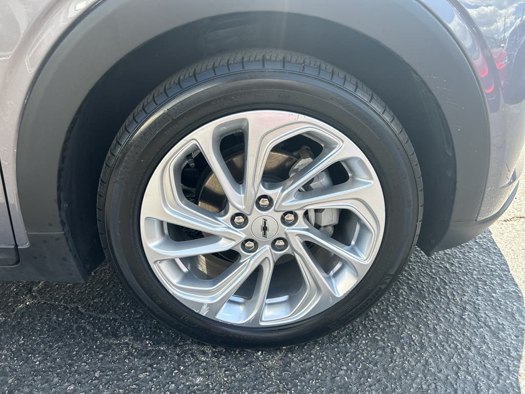 2023 Chevrolet Bolt EUV view 24