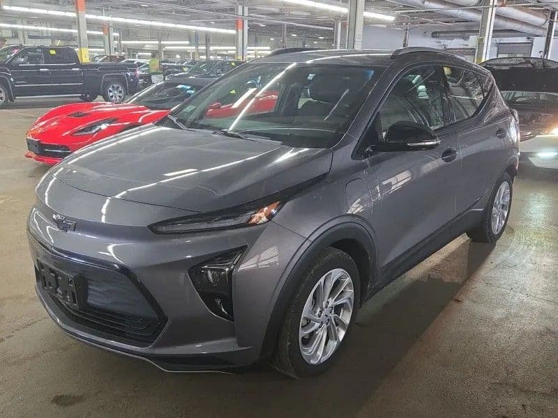 2023 Chevrolet Bolt EUV view 1