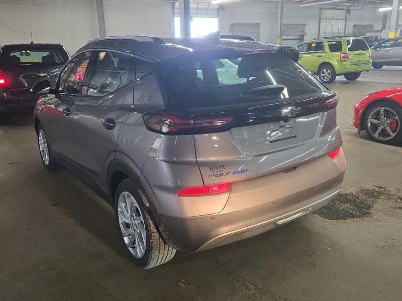 2023 Chevrolet Bolt EUV view 2