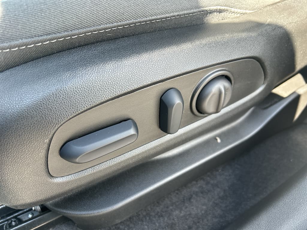2023 Chevrolet Bolt EUV view 7