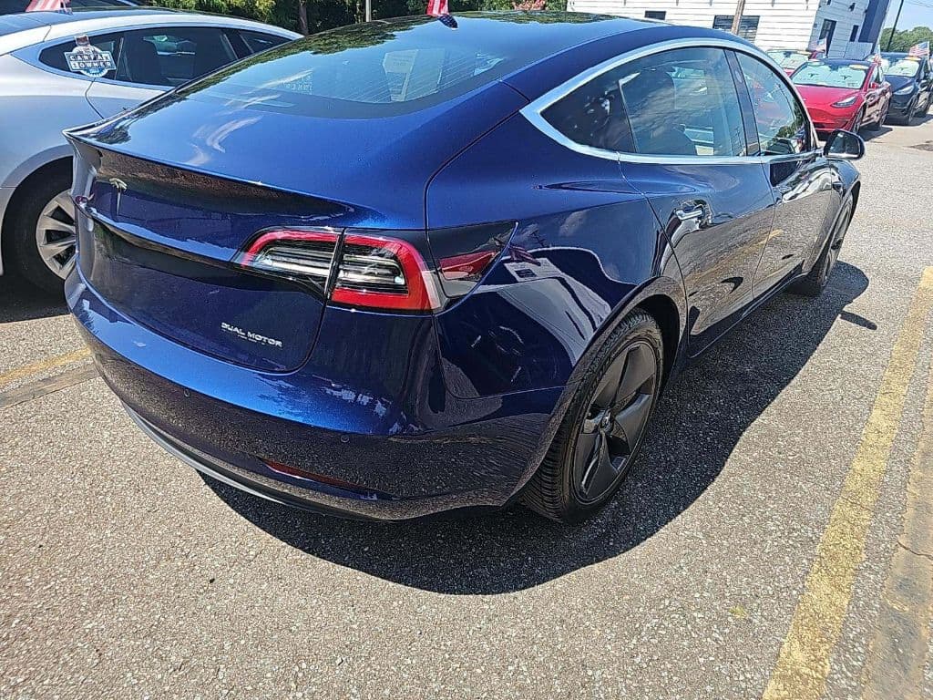 2018 Tesla Model 3 view 3