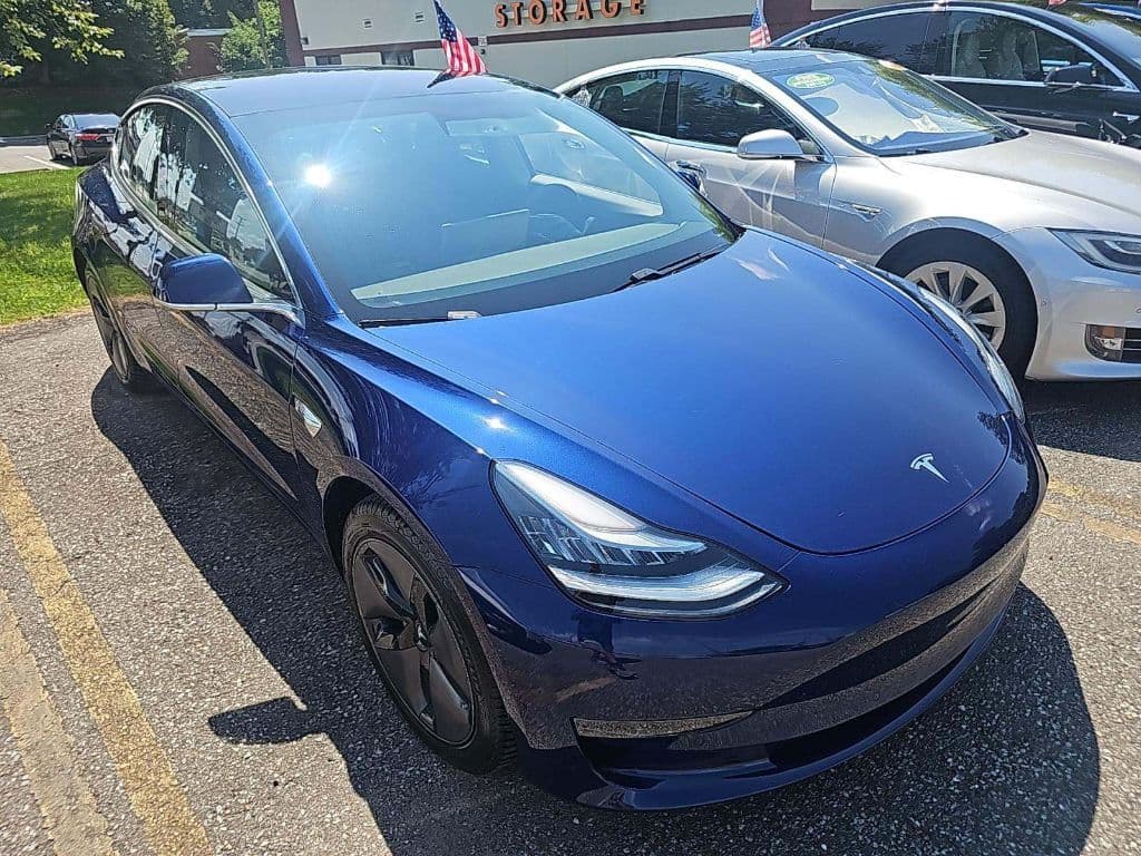2018 Tesla Model 3 view 4