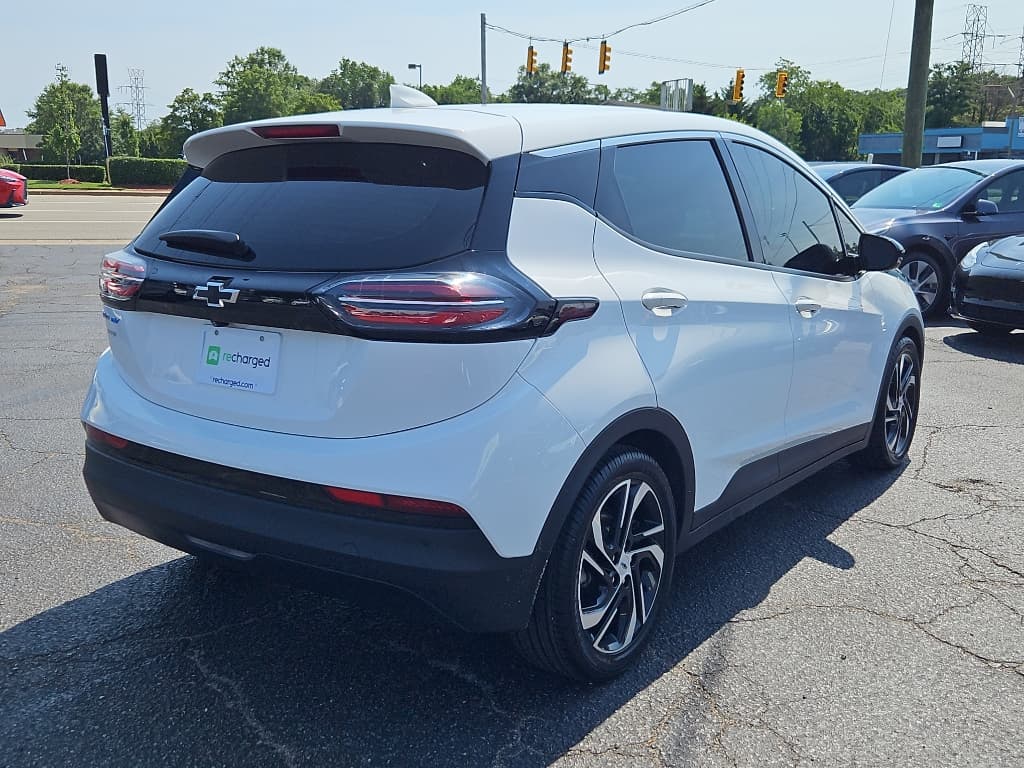 2022 Chevrolet Bolt EV view 3