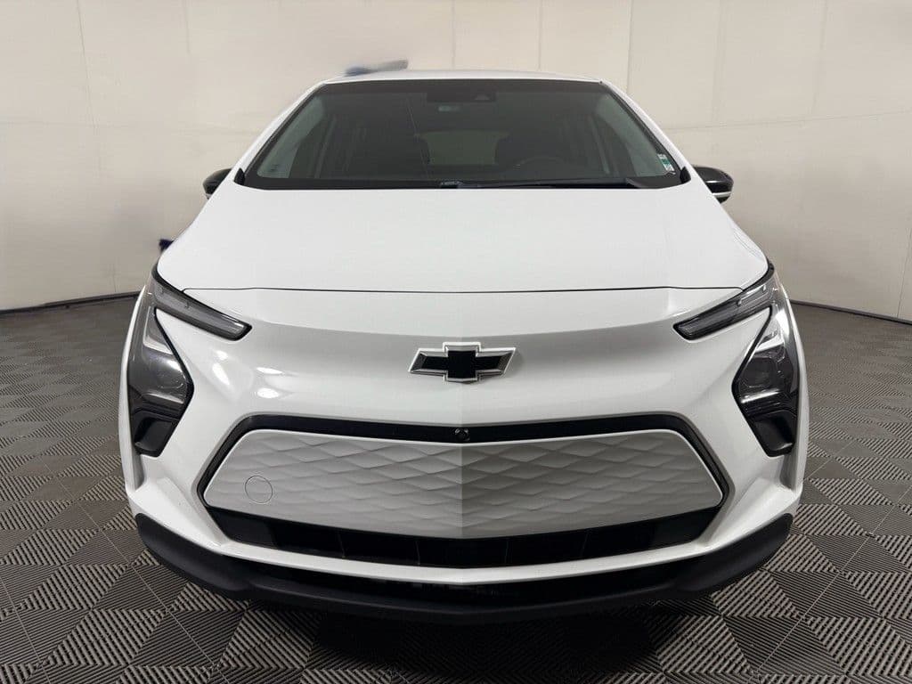 2022 Chevrolet Bolt EV view 2