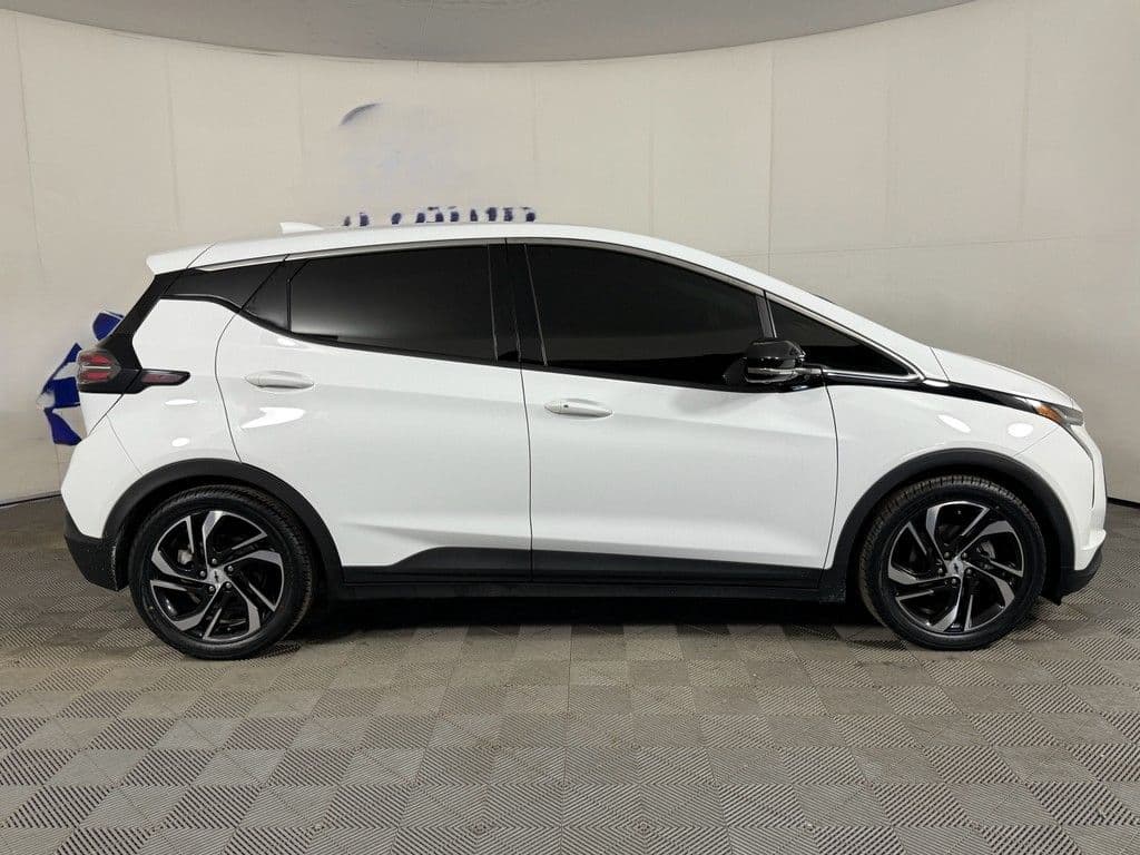 2022 Chevrolet Bolt EV view 3
