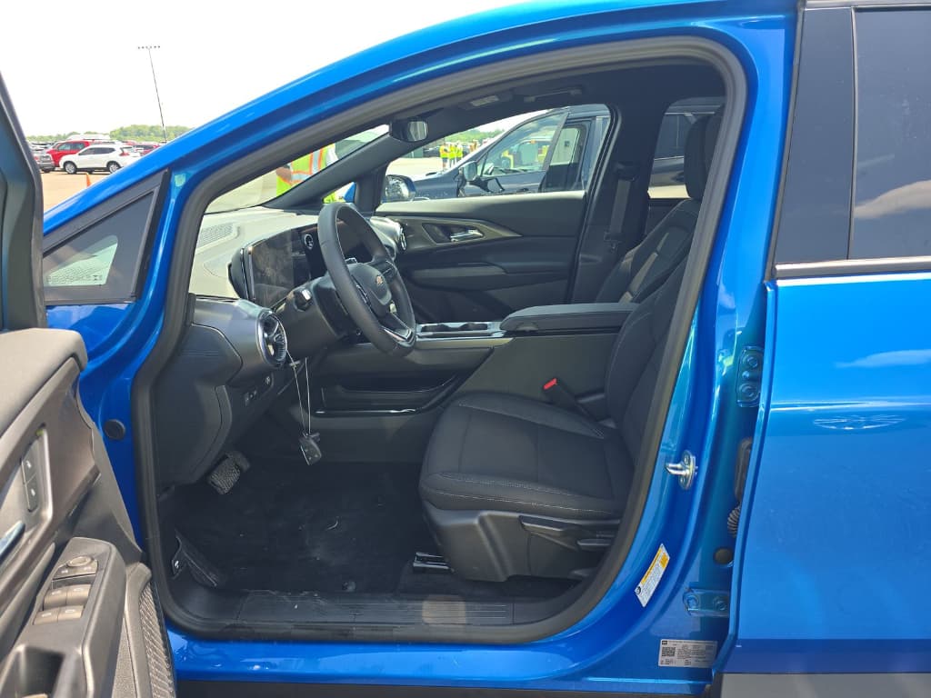 2026 Chevrolet Equinox EV view 5