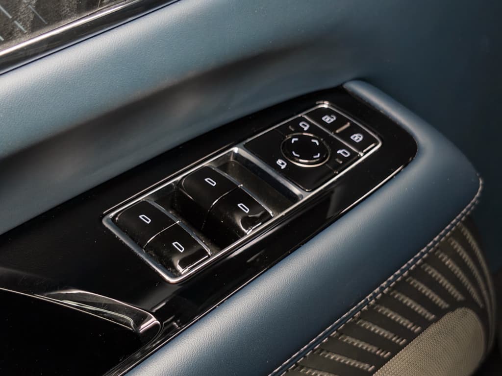 2025 Cadillac Escalade IQ view 8
