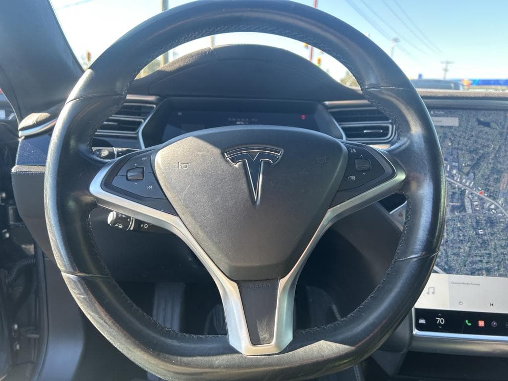 2015 Tesla Model S view 7