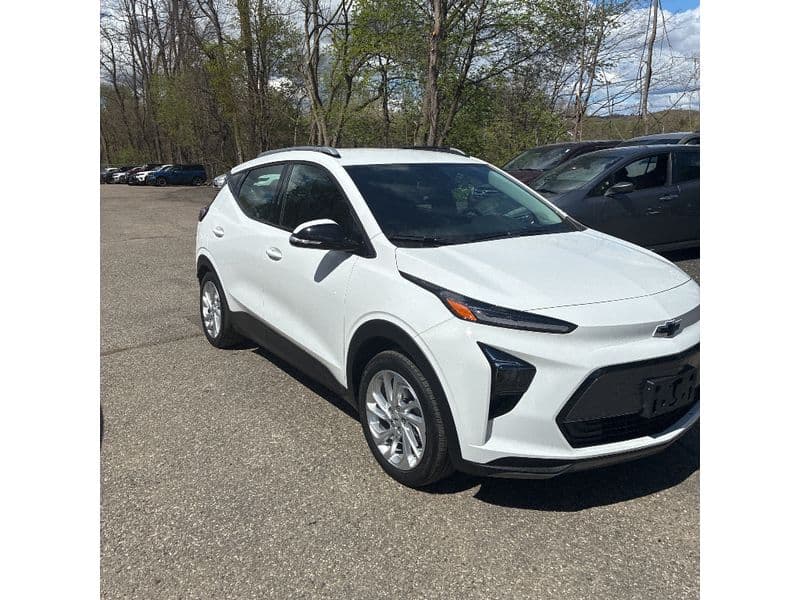 2023 Chevrolet Bolt EUV view 2