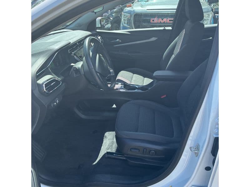 2023 Chevrolet Bolt EUV view 5