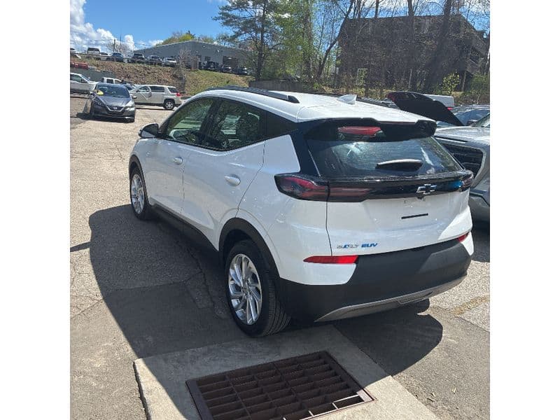 2023 Chevrolet Bolt EUV view 4