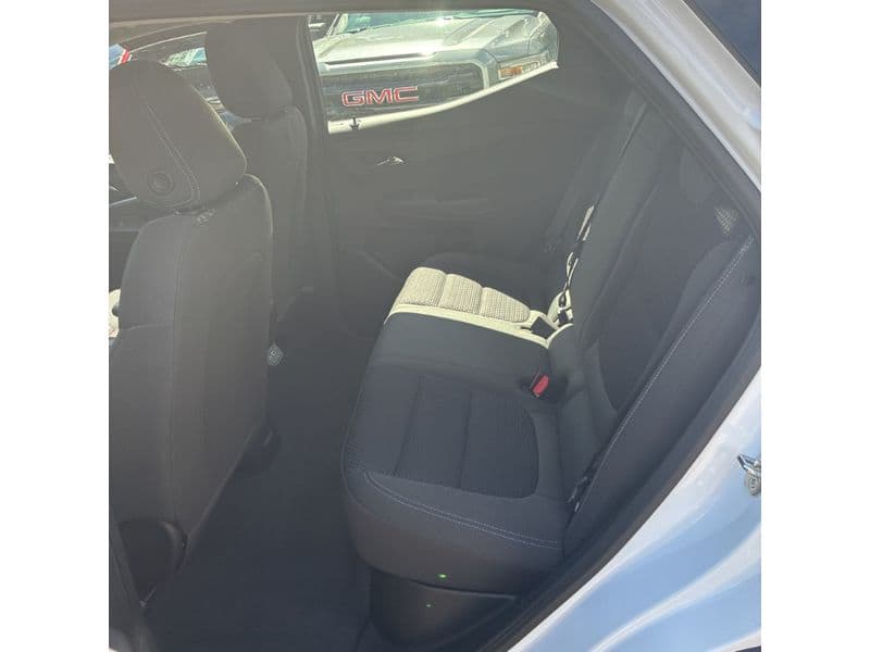 2023 Chevrolet Bolt EUV view 6