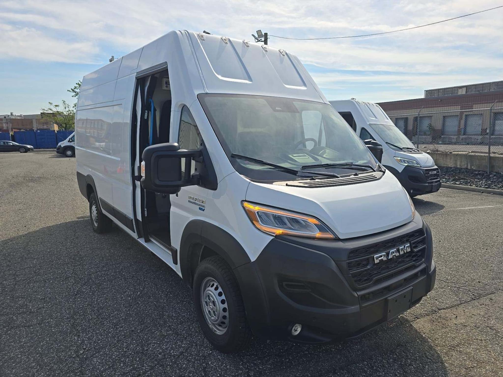 2024 Ram ProMaster 3500 BEV view 4