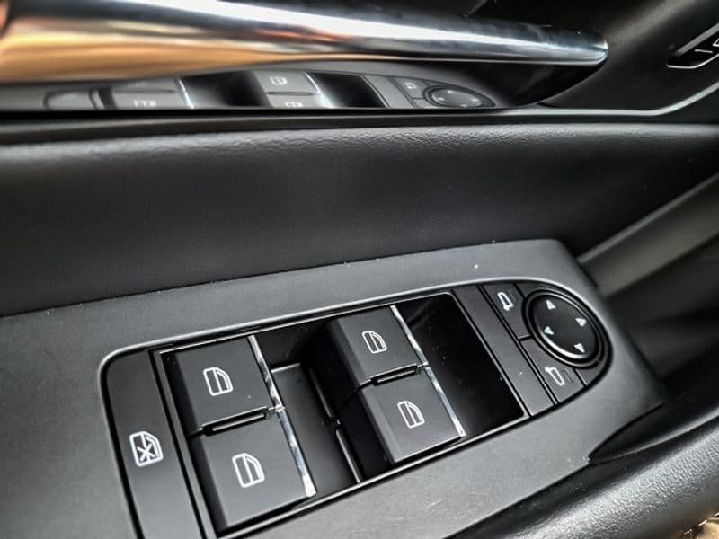 2024 Mazda CX-90 PHEV view 9
