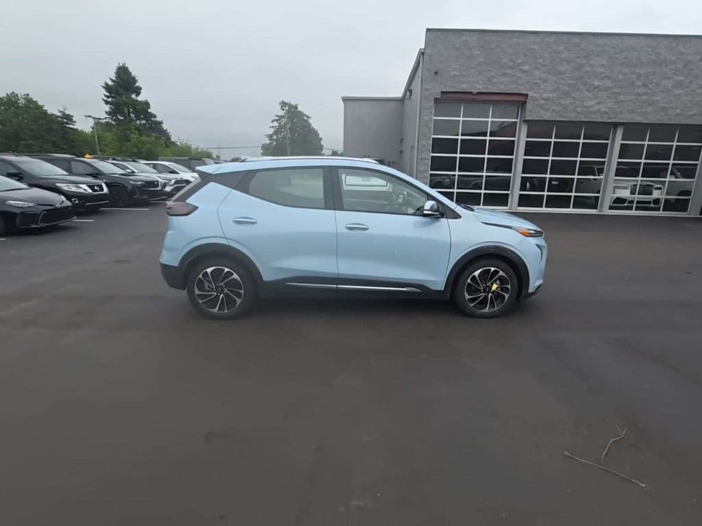 2022 Chevrolet Bolt EUV view 4