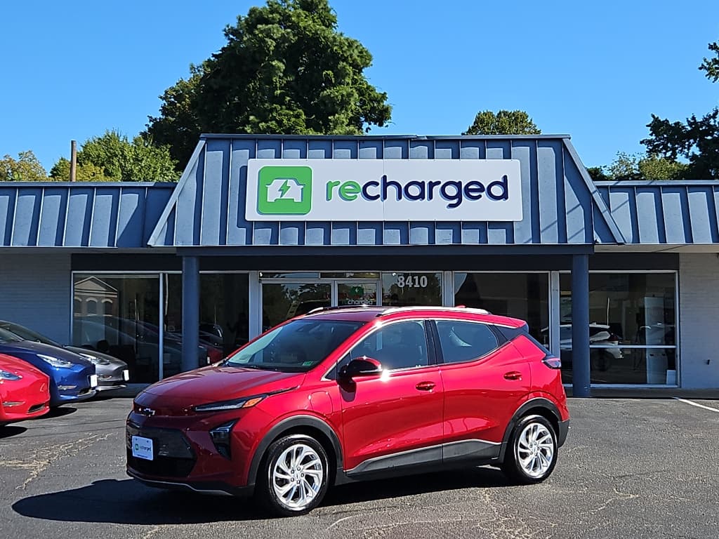 2023 Chevrolet Bolt EUV view 1