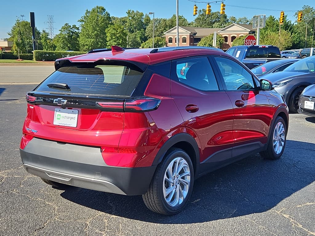 2023 Chevrolet Bolt EUV view 3