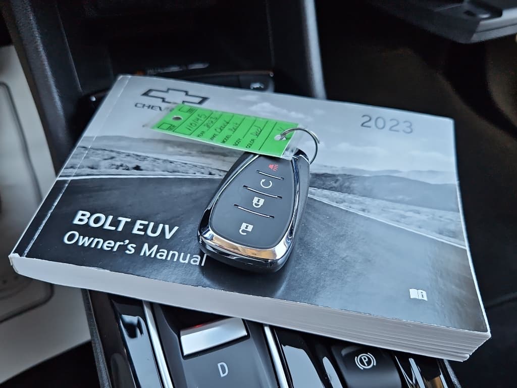 2023 Chevrolet Bolt EUV view 19