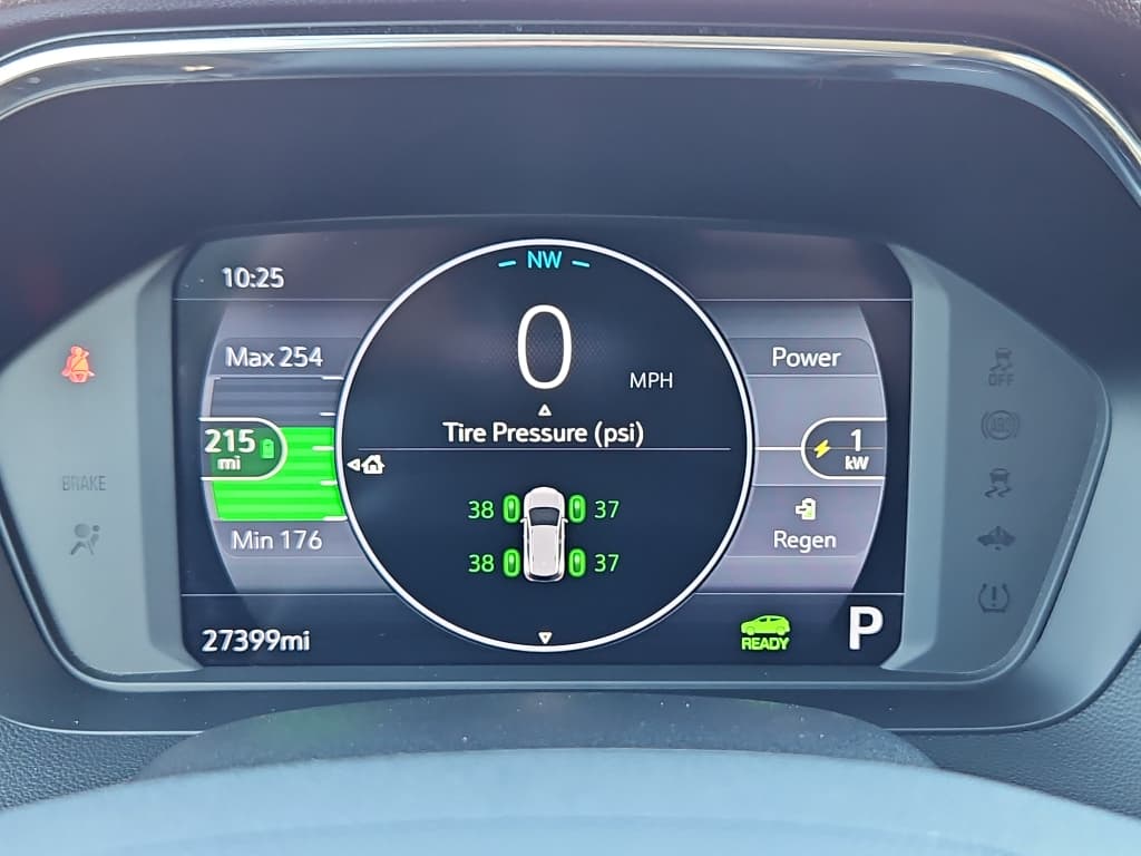 2023 Chevrolet Bolt EUV view 9