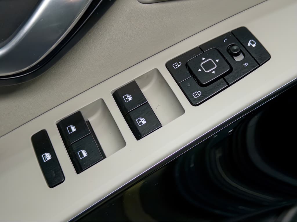 2024 Kia Niro EV view 7