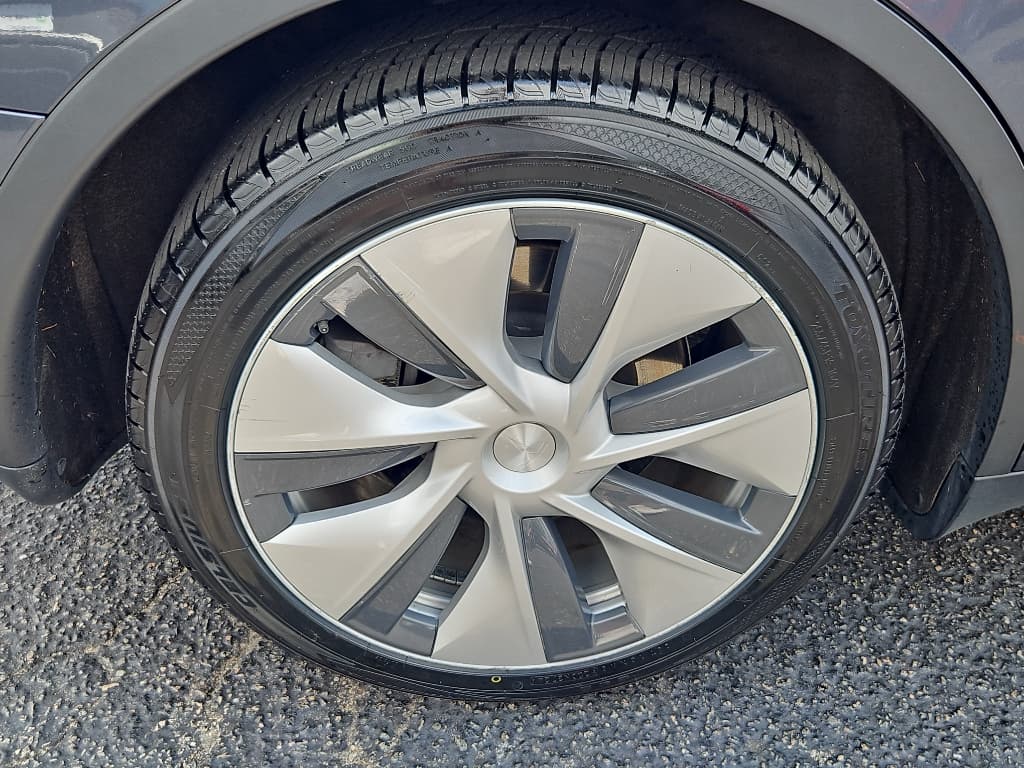 2021 Tesla Model Y view 28