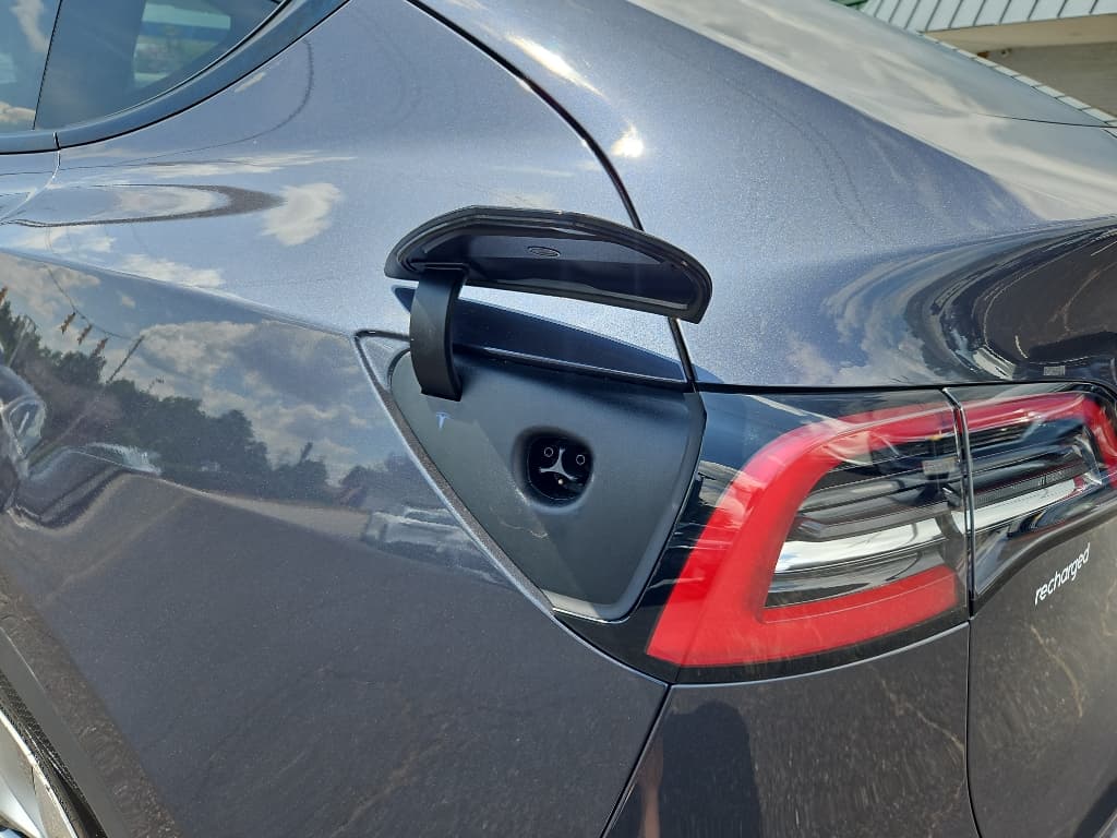 2021 Tesla Model Y view 5