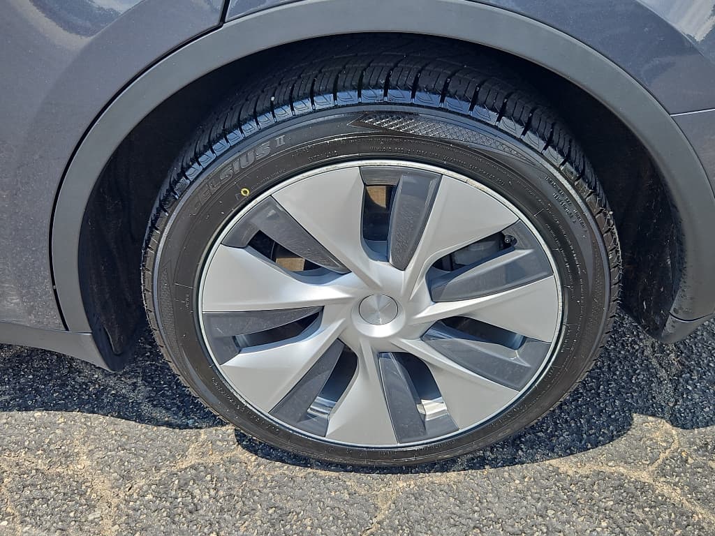 2021 Tesla Model Y view 26